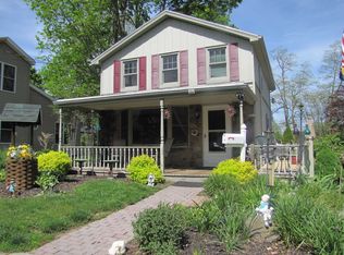 23 Oak St, Rhinebeck, NY 12572
