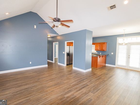 4th image of 319 W Leyland Ct