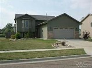 5905 S Hallow Ave, Sioux Falls, SD 57106