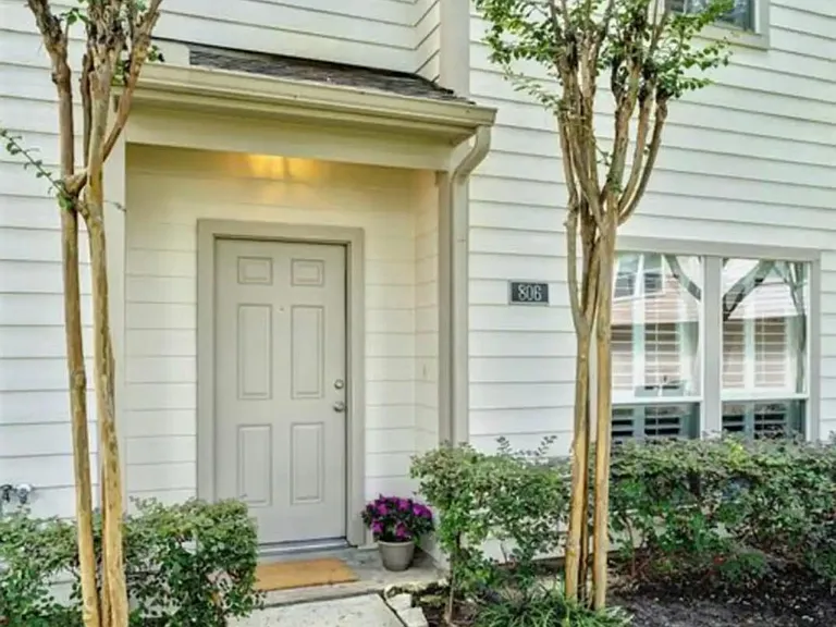 806 W Heights Hollow Ln — Photo 2