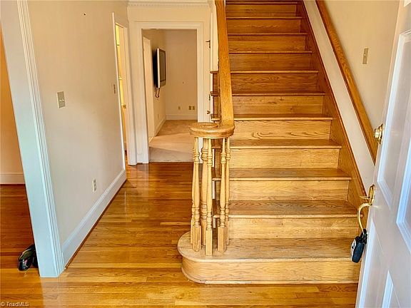 4th image of 165 Glenmoor Dr