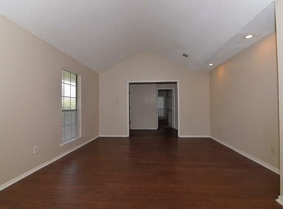 5th image of 1329 Essex Dr
