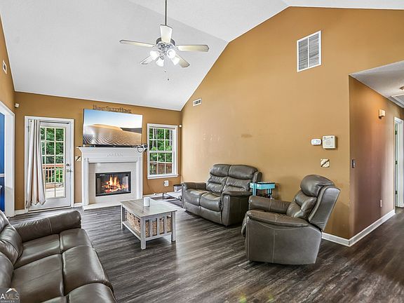 3rd image of 25 Sunset Ridge Dr
