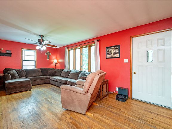 3rd image of 204 NE Jacob St