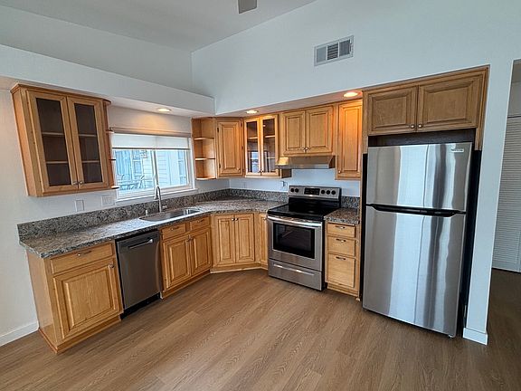 3rd image of 2988 1/2 Bayside Walk