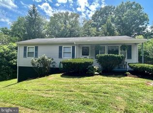 819 8th St, Shenandoah, VA 22849