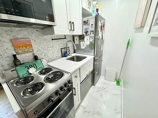 Rented by J PRESTON AND ASSOCIATES INC | media 17