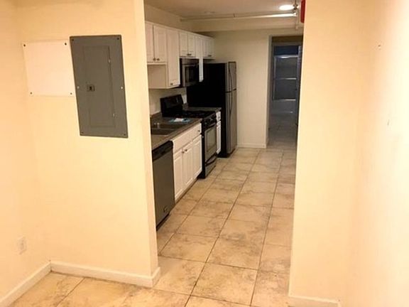 5th image of 355 Pearl St Unit 4