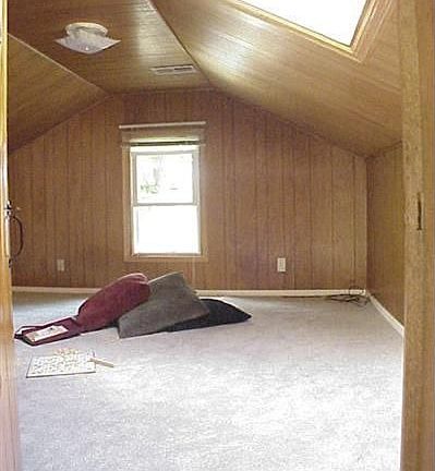 Upstairs Bedroom/playroom