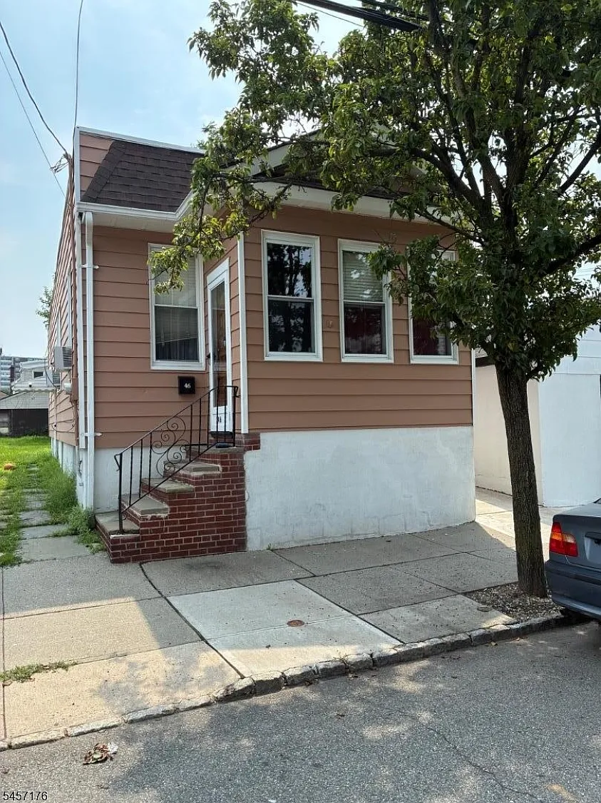 2 bed, 1.0 bath, $2,500 — Photo 1