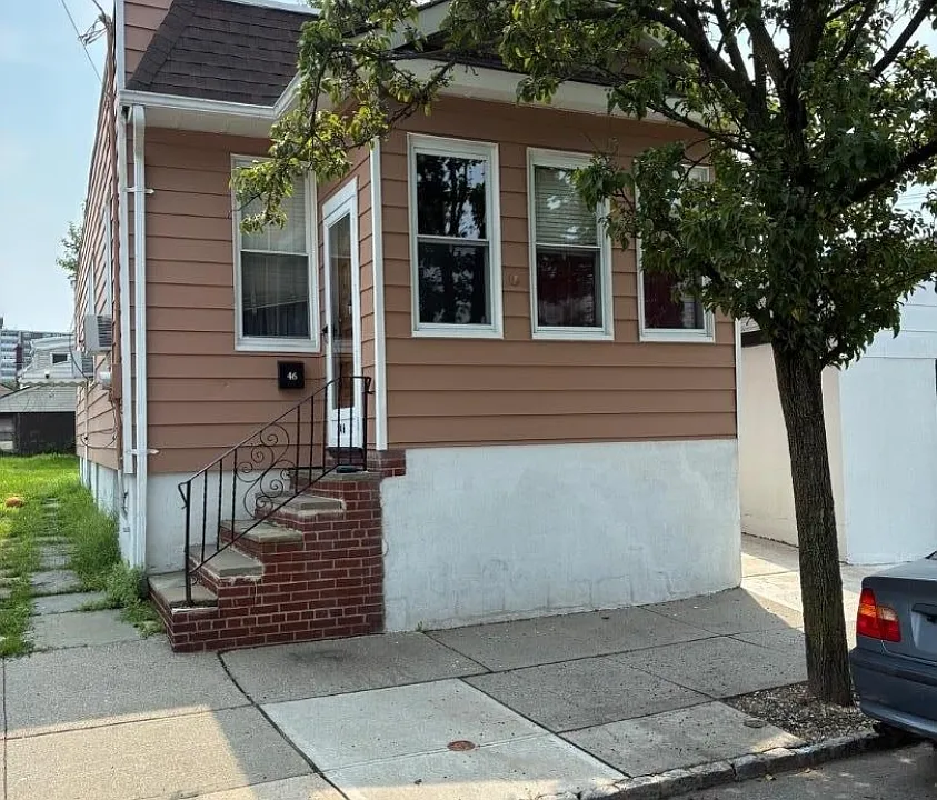 46 Lake St