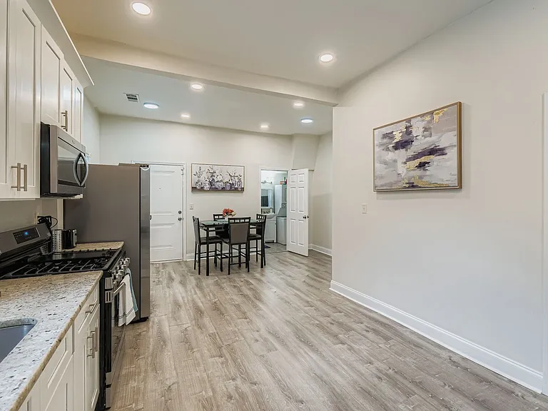 62 Weyman Ave SW — Photo 15