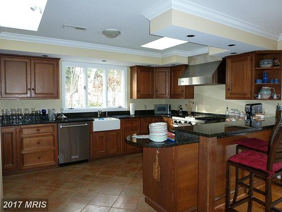 5th image of 757 Applewood Ln