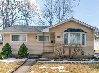 222 Prospect Ave, Mundelein, IL 60060