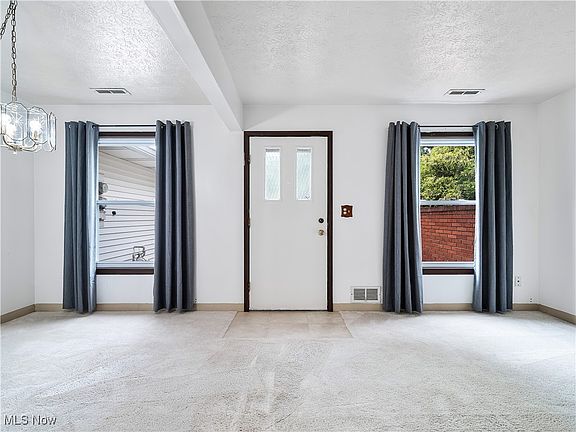 5th image of 36 Dorchester Ln