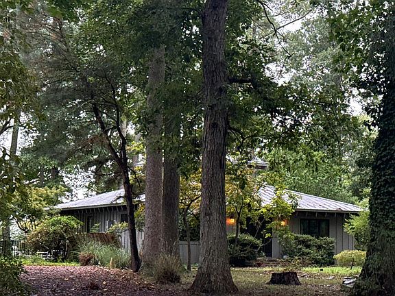 3rd image of 2062 Peckatone Rd