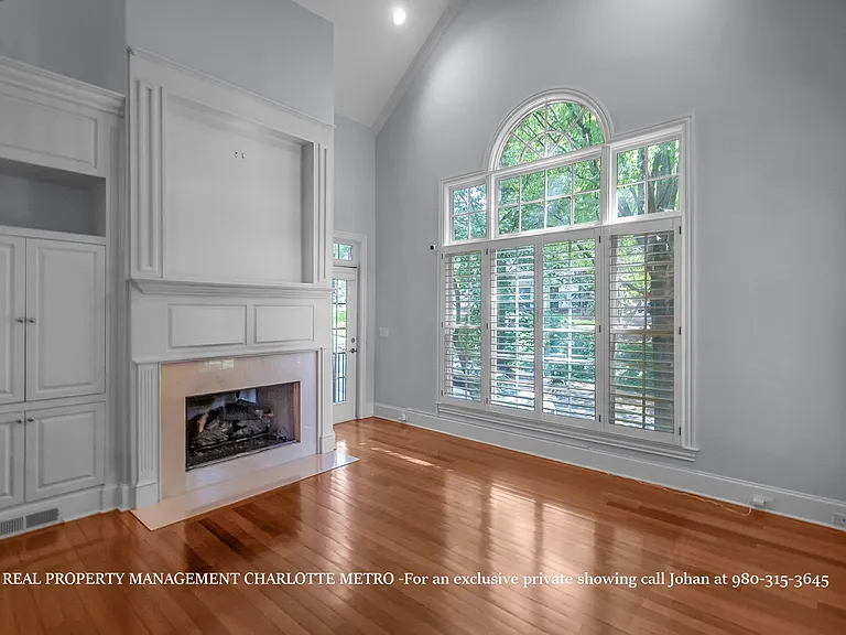 529 Queens Rd — Photo 26