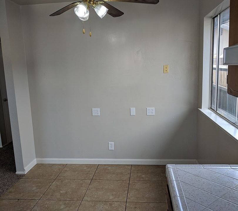 2nd image of 1041 Cherry Ln