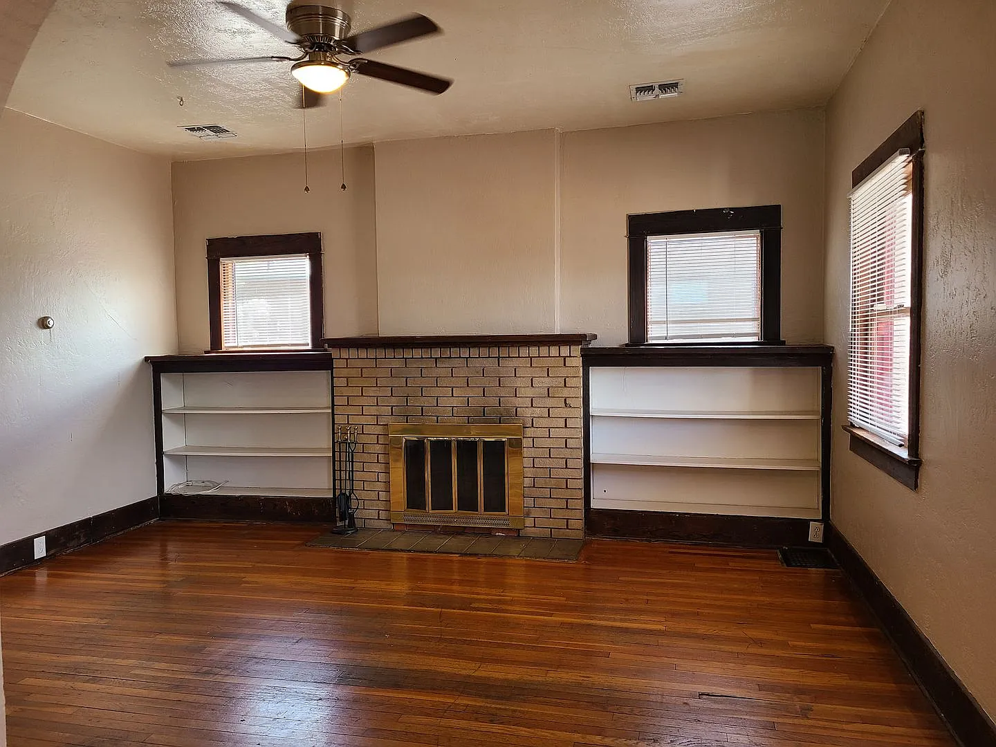 1137 E. Elm St. — Photo 1