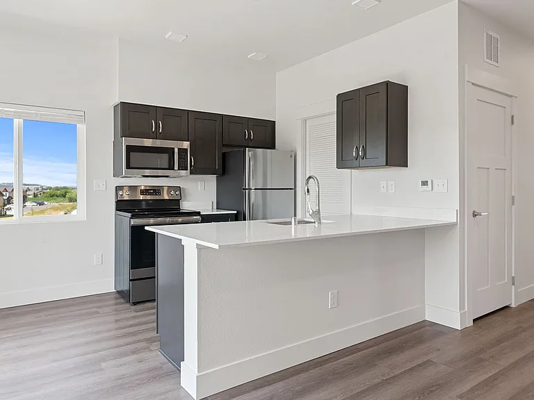 Fairways Apartments — Photo 39