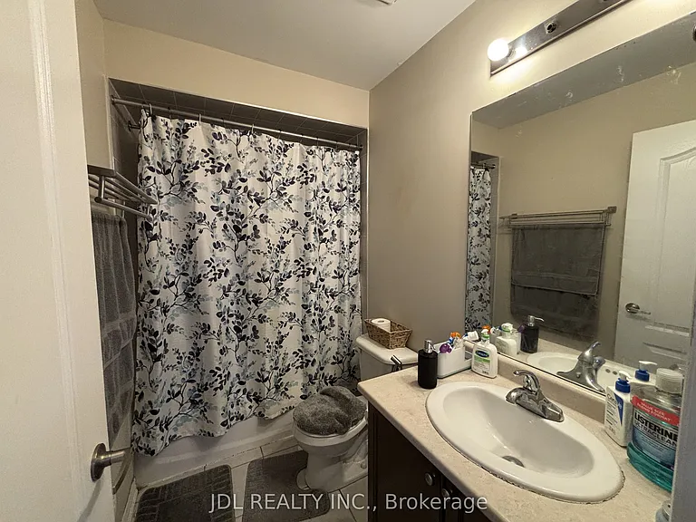 2435 Greenwich Dr #33 — Photo 15
