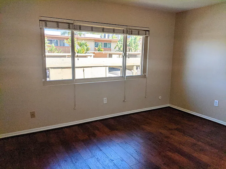 Hyde Park Dr — Photo 12