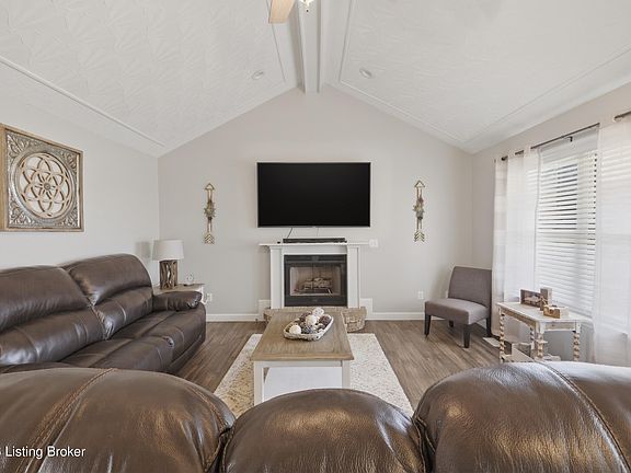 3rd image of 442 Mary David Dr