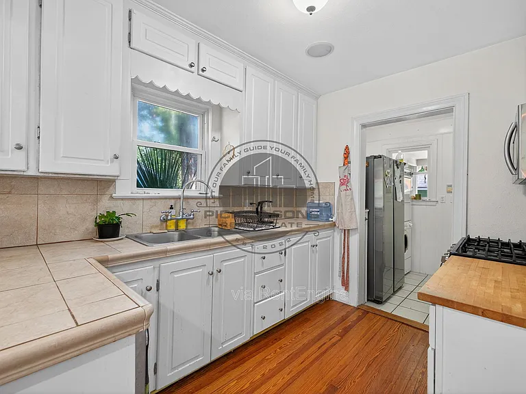 712 Shell St — Photo 9