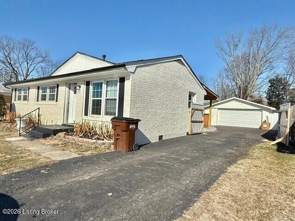 6303 Yellow Pine Dr, Louisville, KY 40229