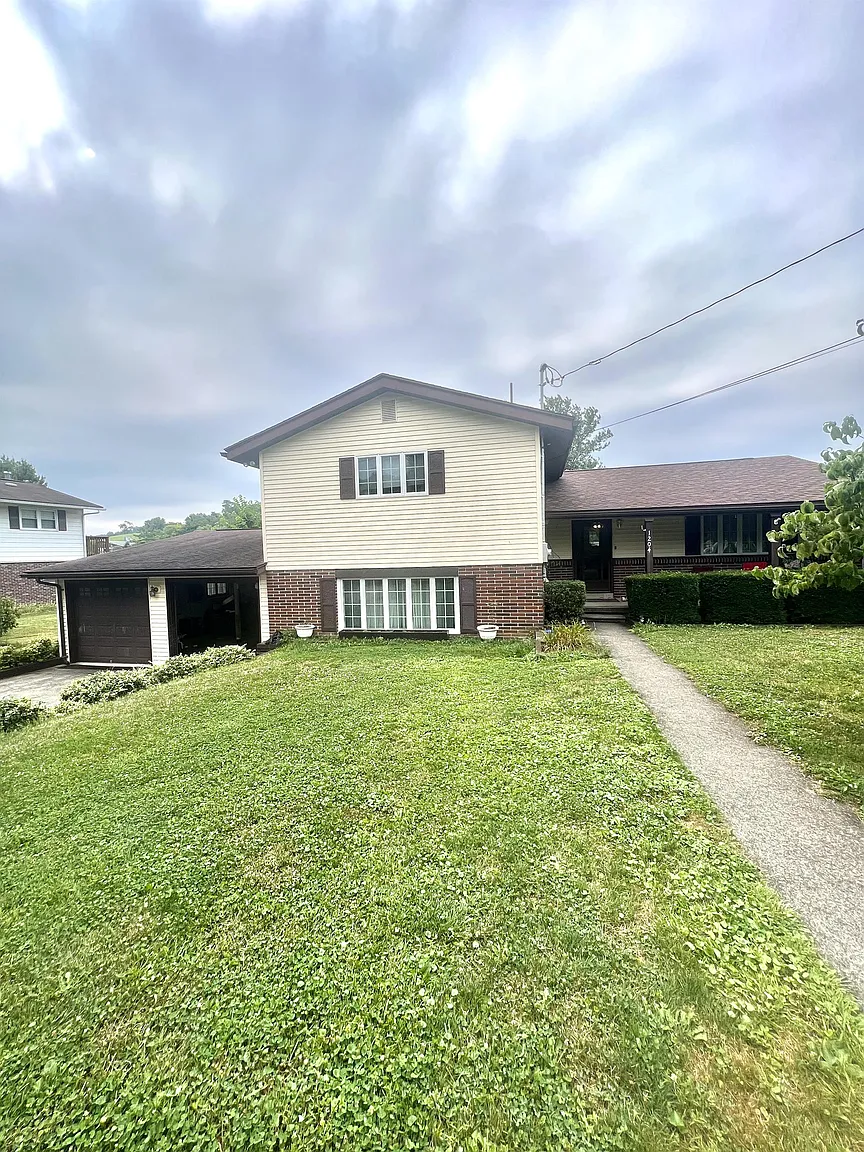 1204 Philip St photo 1