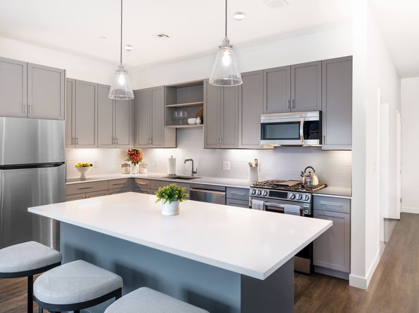 25 River St #203