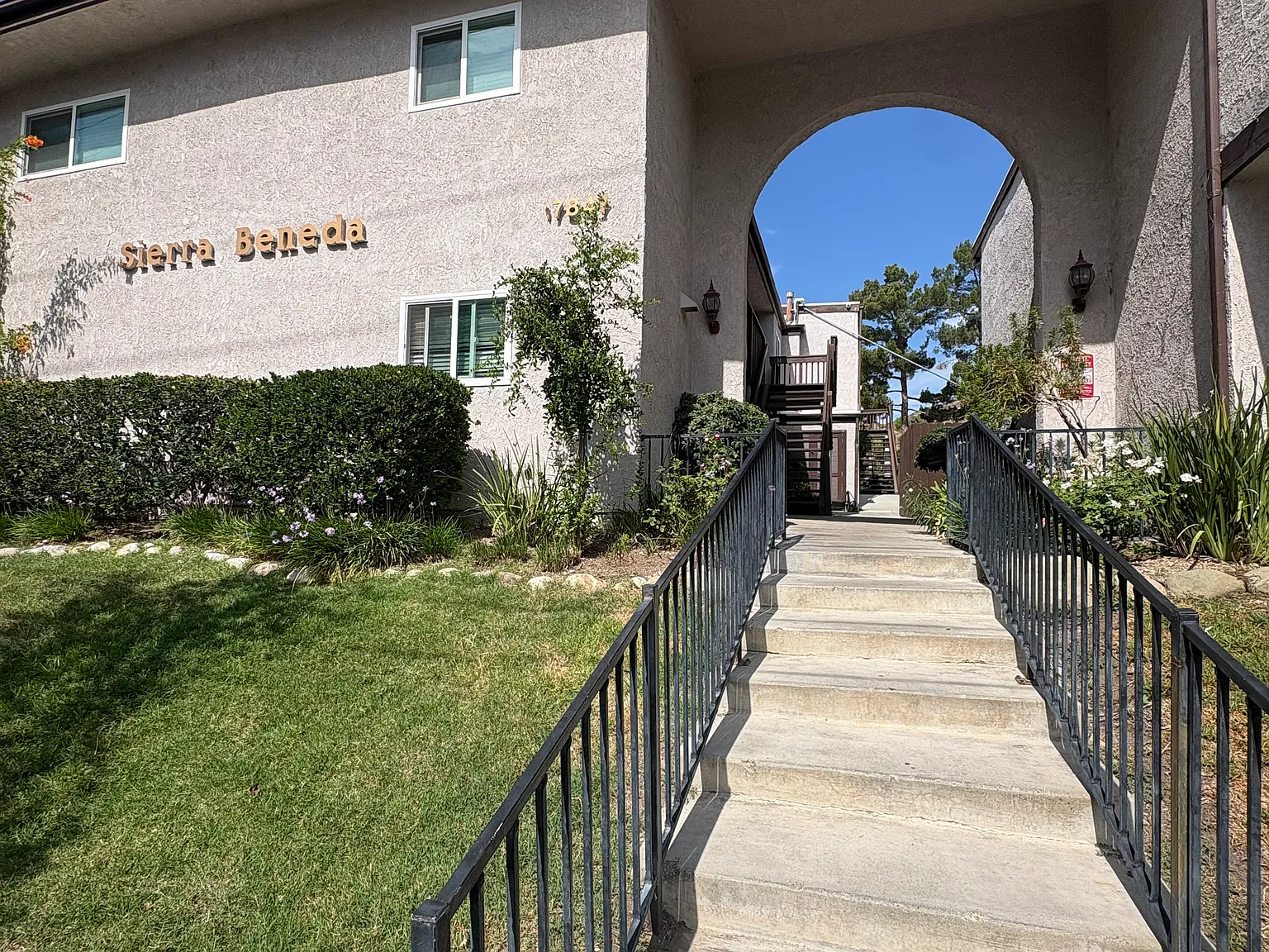2 bed, 796 sqft, $2,500 — Photo 3