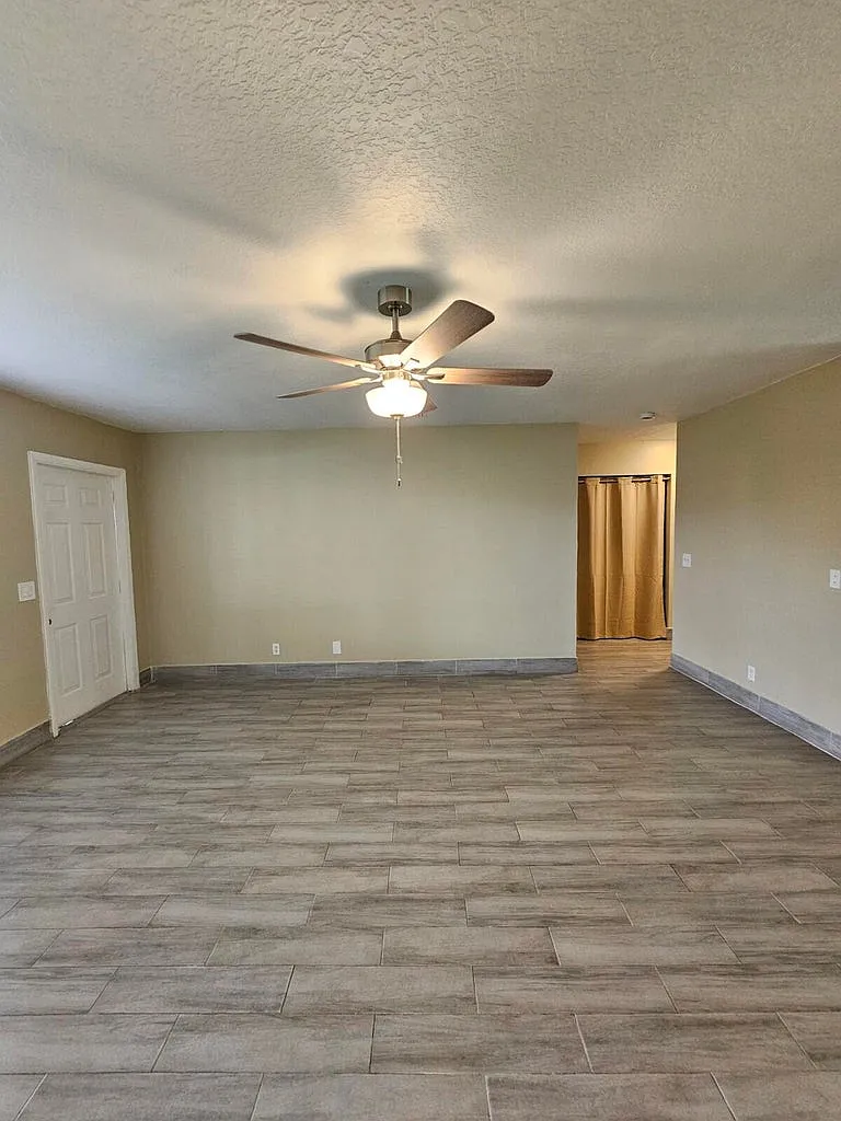 3 bed, 1312 sqft, $2,400 — Photo 4
