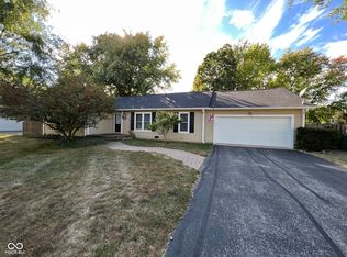 810 Sunblest Blvd, Fishers, IN 46038