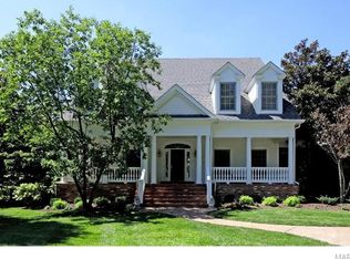 8 Oakleigh Ln, Saint Louis, MO 63124