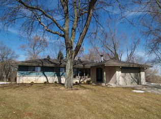 4910 S Menard Dr, New Berlin, WI 53151