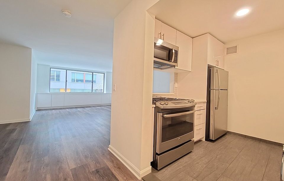 1st image of 520 W 43rd St APT 2A