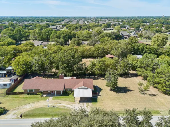 6825 Meadow Rd, North Richland Hills, TX 76182