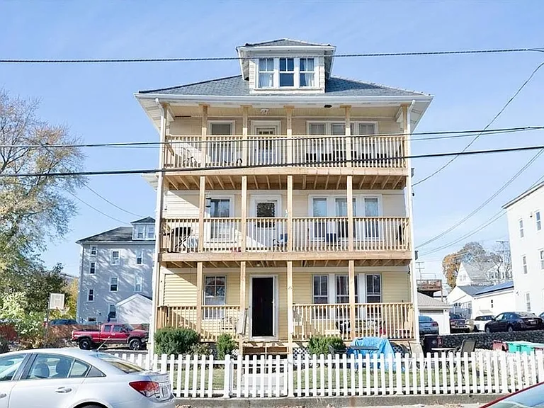 25 Read Ave — Photo 1