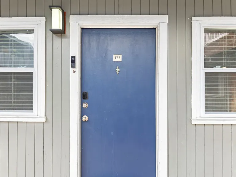 2401 Manor Rd #123 — Photo 1