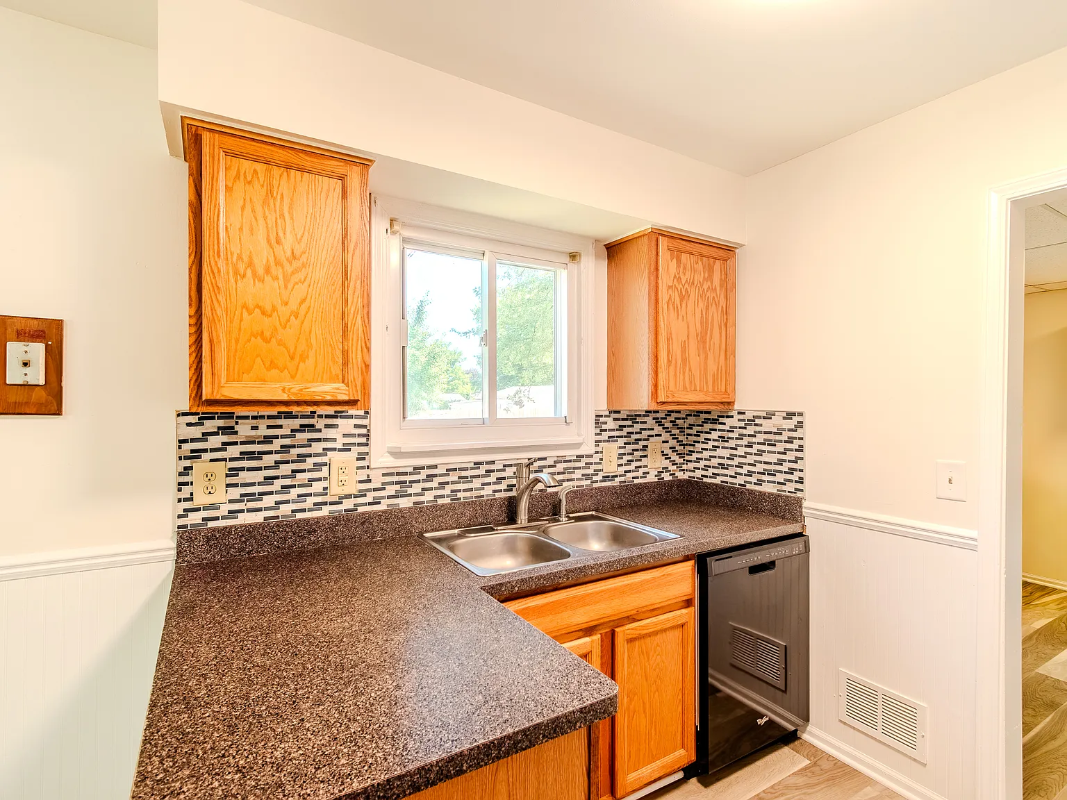 3 bed, 1000 sqft, $1,595 — Photo 2