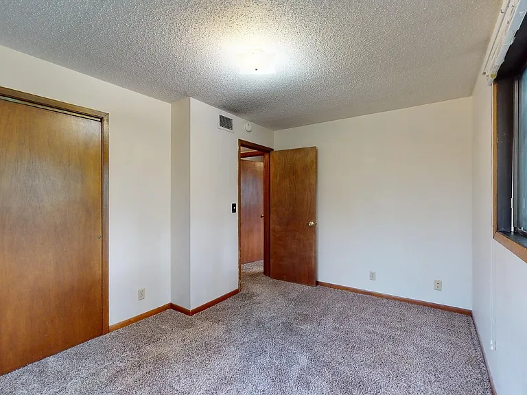4-plex in West-Central Ames — Photo 9