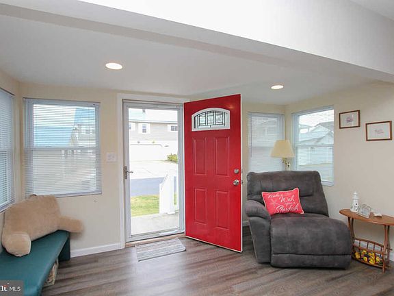 3rd image of 33277 Mercer Ave