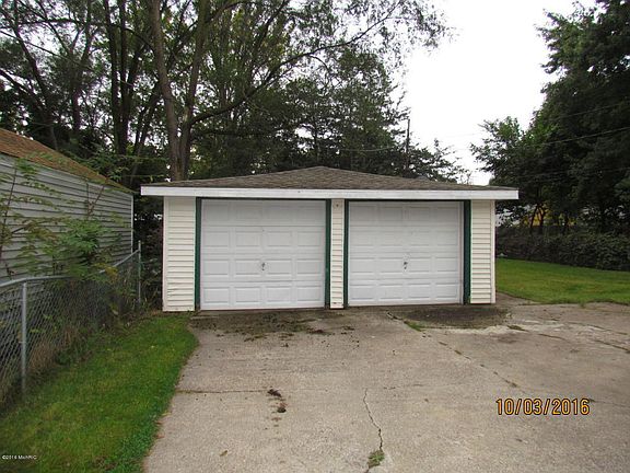 3rd image of 232 Hastings Ave