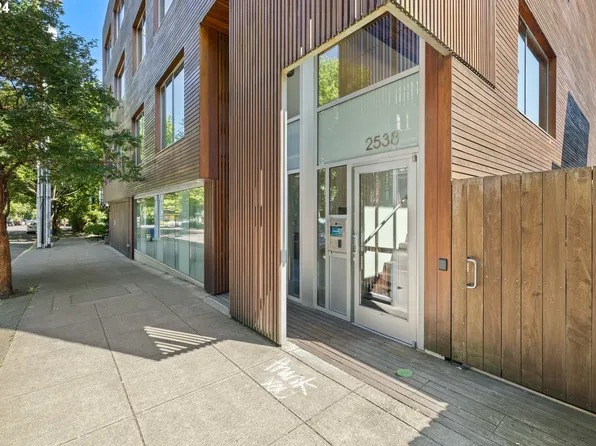 2538 NW Thurman St APT 301, Portland, OR 97210