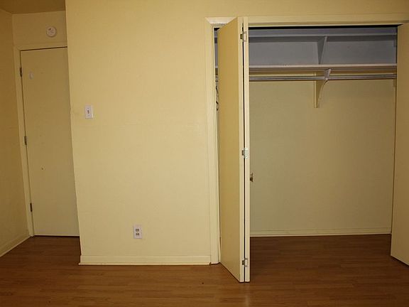 2nd image of 5206 Lakeshore Dr