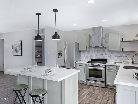 3rd image of 425 E FILLMORE Street