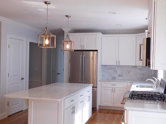 4th image of 13R Bay Colony Dr