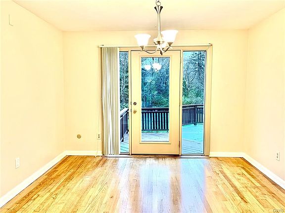 5th image of 209 Longmeadow Dr