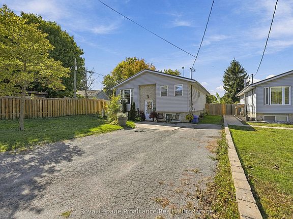 5th image of 208 Byron St